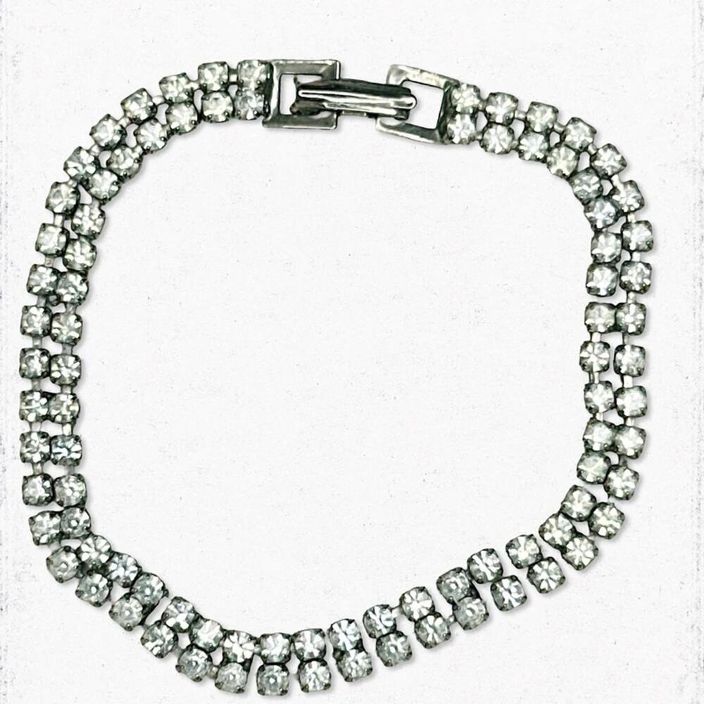 6688. Glass Bling Bracelet Vintage